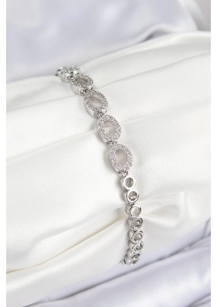 Pirinç Zirkon Taşlı Oval Model Gümüş Renk Kadın Bileklik