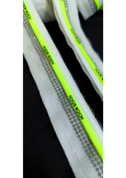 Beyaz Üzerine Neon Biyeli Kristal Taşlı Kenar Şerit