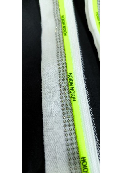 Beyaz Üzerine Neon Biyeli Kristal Taşlı Kenar Şerit modelleri