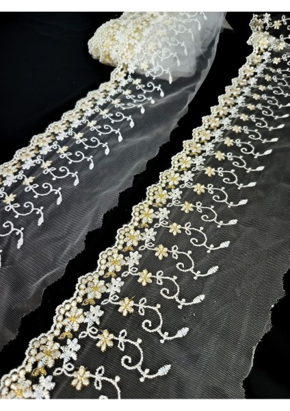 Beyaz Tül Üzerine Gold Çiçek Işlemeli Kenar Güpür Dantel modelleri