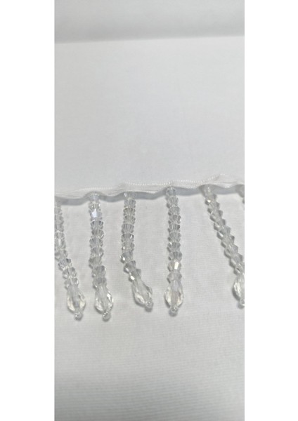 Beyaz Salen Üzerine Şeffaf Boncuklu Saçak Şerit ( 5,5 cm ) fırsatları