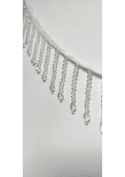 Beyaz Salen Üzerine Şeffaf Boncuklu Saçak Şerit ( 5,5 cm )