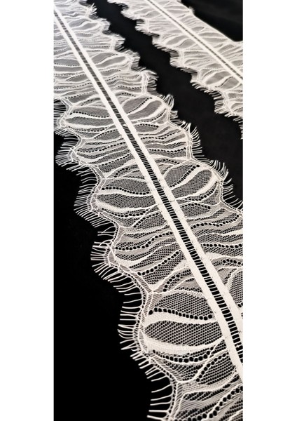 Beyaz Leopar Desen Sakallı Dantel