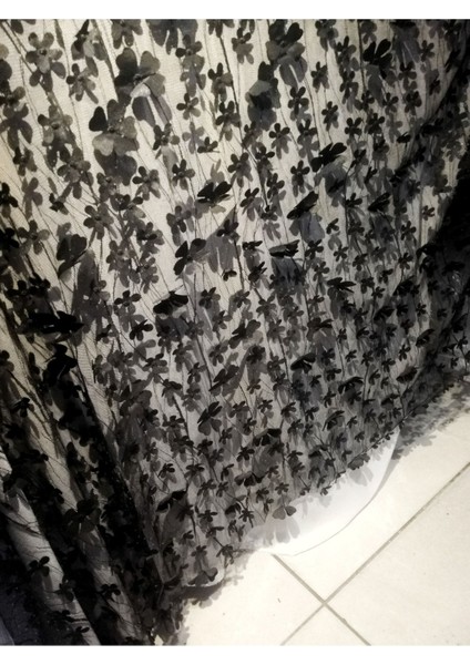 3 Boyutlu Simli Gül Desenli Kumaş fırsatları