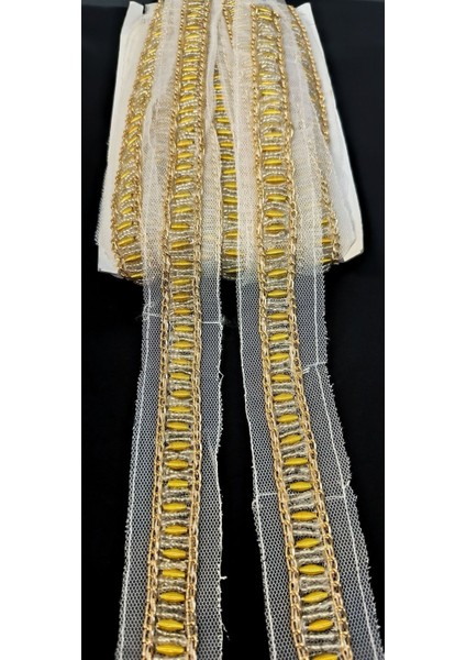 Özel Beyaz Tül Üzerine Gold Zincirli Boncuklu Şerit