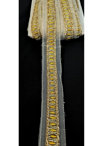 Özel Beyaz Tül Üzerine Gold Zincirli Boncuklu Şerit modelleri