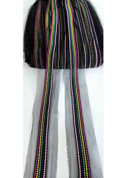 Siyah File Üzerine Rengarenk Boncuk Işlemeli Şerit modelleri