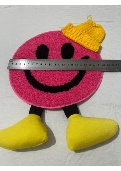 Pembe Gülen Yüz-3 Boyutlu Şapka ve Ayaklı :) modelleri