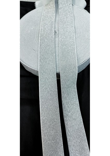 Beyaz Zemin Gümüş Simli Lastik Şerit