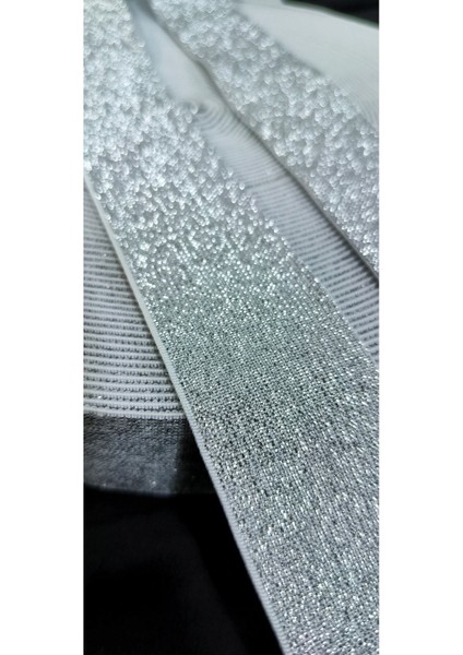 Beyaz Zemin Gümüş Simli Lastik Şerit fiyatları