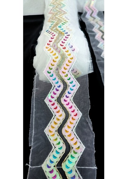 Beyaz Tül Üzerine Rengarenk Janjanlı Pul Payet Şerit fiyatları