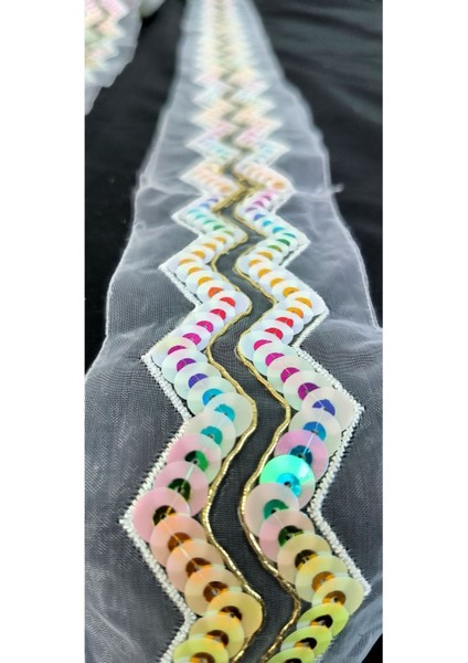 Beyaz Tül Üzerine Rengarenk Janjanlı Pul Payet Şerit fırsatları