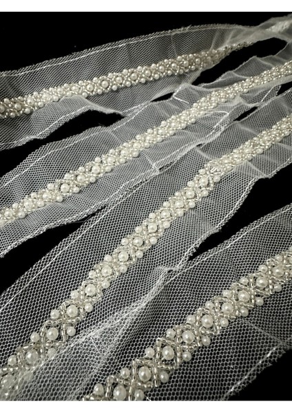 Beyaz Tül Üzerine Boncuk Inci Işlemeli Şerit