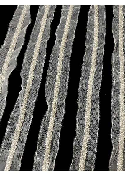 Beyaz Tül Üzerine Boncuk Inci Işlemeli Şerit modelleri