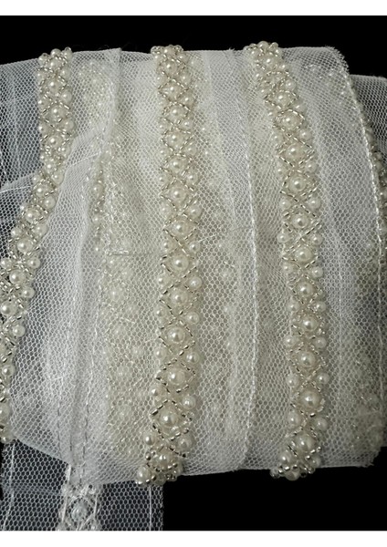 Beyaz Tül Üzerine Boncuk Inci Işlemeli Şerit