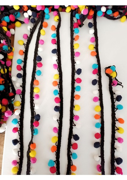 Siyah Kenar Rengarenk Ponponlu Şerit indirimleri