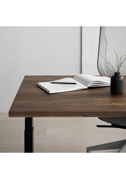 Regula Desk Solid S - Elektrikli Yüksekliği Ayarlanabilir Düz Kenar Masif Ceviz Çalışma Masası - Siyah Ayak, Ceviz Masif Tabla, 180X80 cm