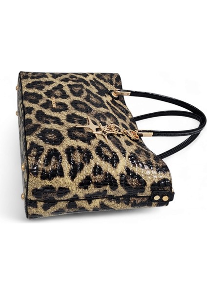 Siyah Rugan Baskılı Leopar Desenli Charm'lı Klasik Kadın El ve Uzun Askılı Omuz Çantası modelleri