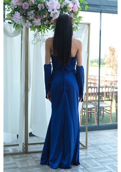 Saks Taş Detaylı Drapeli Straplez Saten Abiye 9705556.26