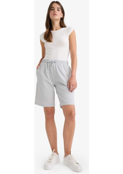 Regular Fit Normal Bel Düz Paça İnce Bermuda Şort W9369AZ25AU fiyatları