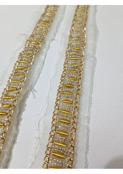 Beyaz Tüllü Boncuk Işlemeli Gold Zincirli Şerit