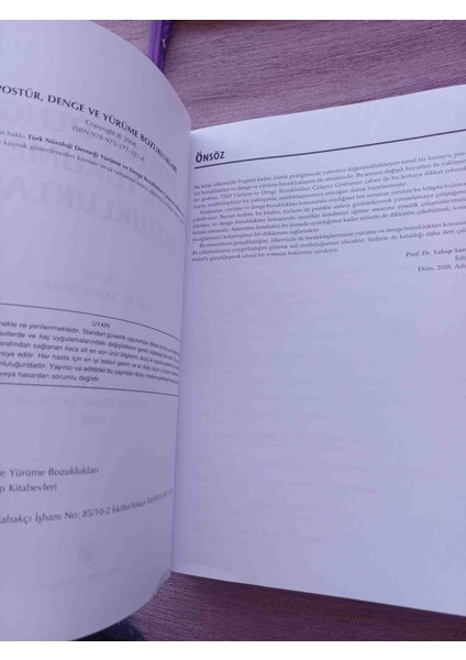 Postür Denge ve Yürüme Bozuklukları Üzerine, Prof. Dr. Yakup Sarıca Tarafından Editörlüğü Yapılan Sağlık Kitabı. Ilgili Rahatsızlıklar Bilgiler IÇERIR.2008 Basim 315 Sayfa Cok Temiz Kondisyonda fırsatları