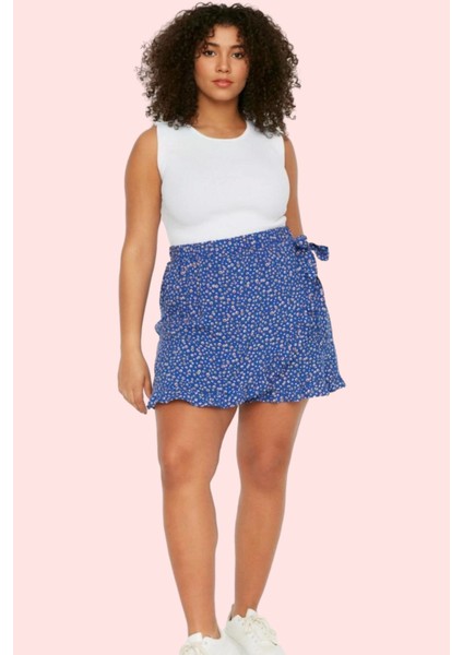 Kadın Çiçekli Şort Etek Büyük Beden Rahat Kesim Yazlık Kombin Günlük Kullanım Modern Tasarım