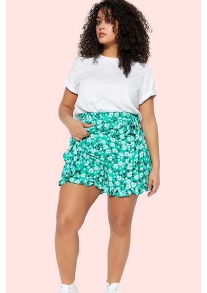 Kadın Çiçekli Şort Etek Büyük Beden Rahat Kesim Yazlık Kombin Günlük Kullanım Modern Tasarım