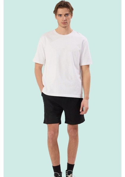 Erkek Günlük Kullanım Için Geniş Paça Örme Şort Rahat ve Şık Tasarım Yaz Aylarının Vazgeçilmezi