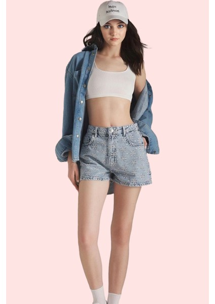 Kadın Kısa Boy Denim Şort Pamuk Jakarlı Desenli Rahat Günlük Kullanım Yaz Aylarının Vazgeçilmezi