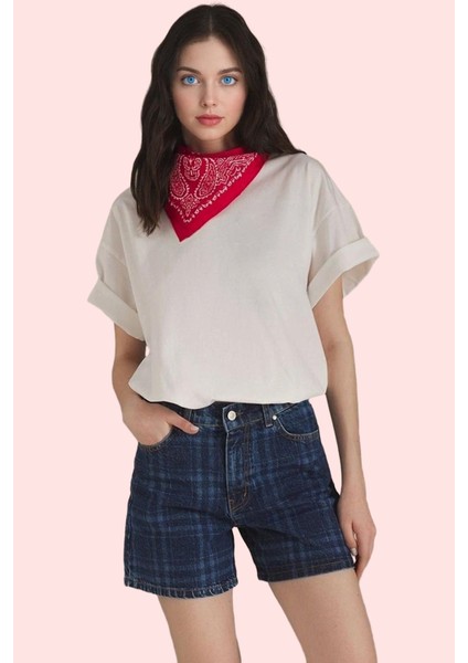 Kadın Pamuk Denim Şort Normal Bel Düz Desenli Şık Günlük Tasarım Yaz Aylarının Vazgeçilmezi fiyatları