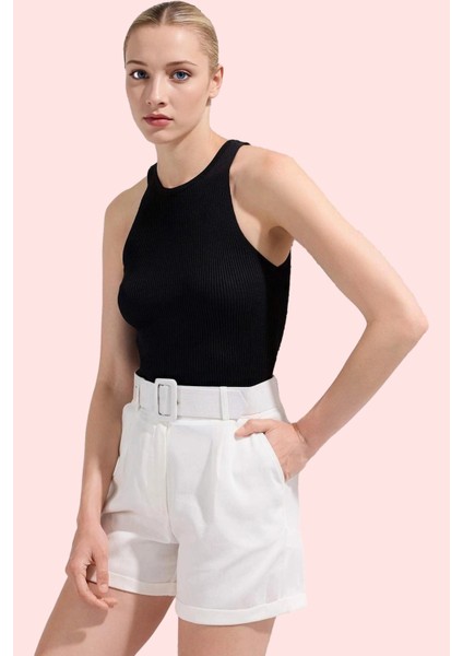 Kadın Kısa Boy Yüksek Bel Şort; Pamuk Gabardin Straight Kalıp Günlük Şıklık Modern Tasarım