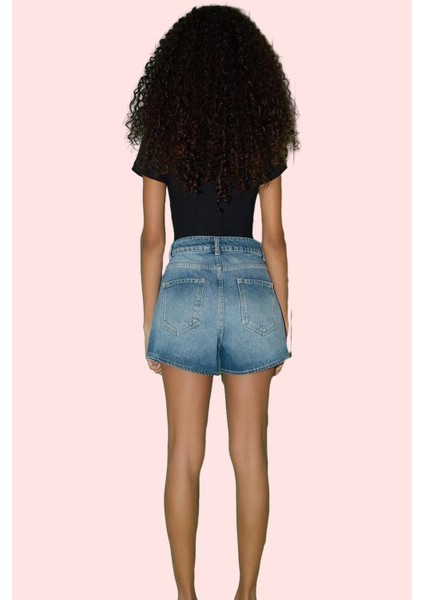 Kadın Şort Denim Düz Desen Pamuklu Kısa Boy Geniş Paça Günlük Tarz Yaz Aylarının Vazgeçilmezi modelleri