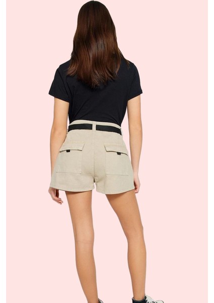 Kadın Denim Şort; Yüksek Bel Mom Kesim Kısa Boy Cep Detayları Pamuk Günlük Kombinler Hafta Sonu modelleri