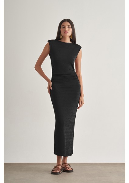 Yan Büzgü Detaylı Vatkalı Uzun Kolsuz Siyah Bodycon Elbise