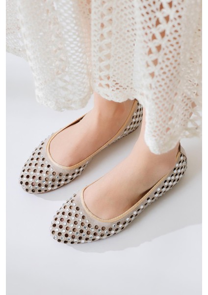 Milinda Krem Süet Lazer Kesim Delikli Taşlı Babet