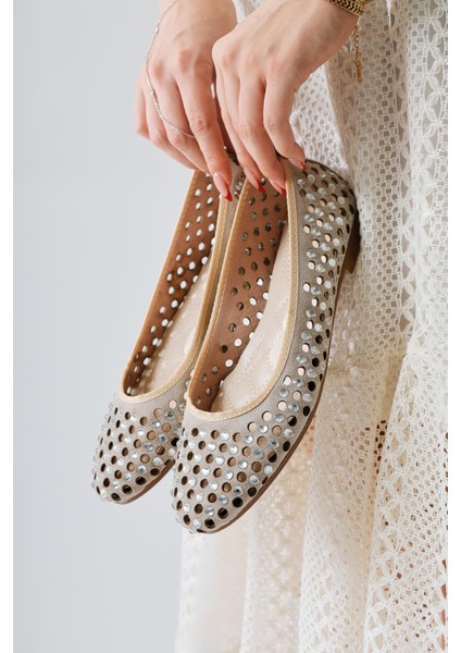 Milinda Krem Süet Lazer Kesim Delikli Taşlı Babet fiyatları