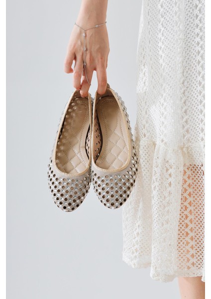 Milinda Krem Süet Lazer Kesim Delikli Taşlı Babet indirimleri