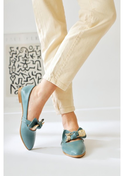 Joselin Turkuaz Kırışık Rugan Fiyonk Aksesuarlı Babet fiyatları