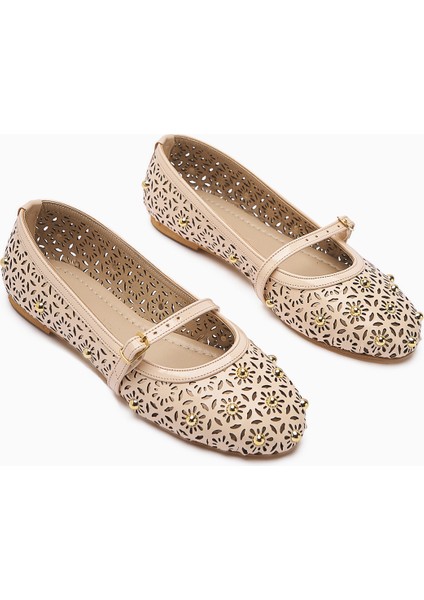 Jara Krem Etnik Desenli Delikli Kadın Babet Ayakkabı