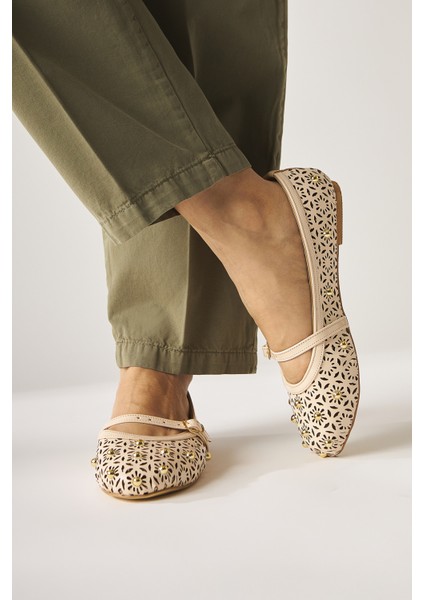 Jara Krem Etnik Desenli Delikli Kadın Babet Ayakkabı fiyatları