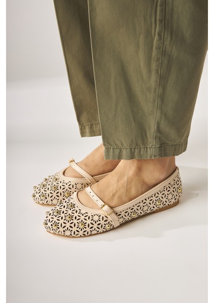 Jara Krem Etnik Desenli Delikli Kadın Babet Ayakkabı modelleri