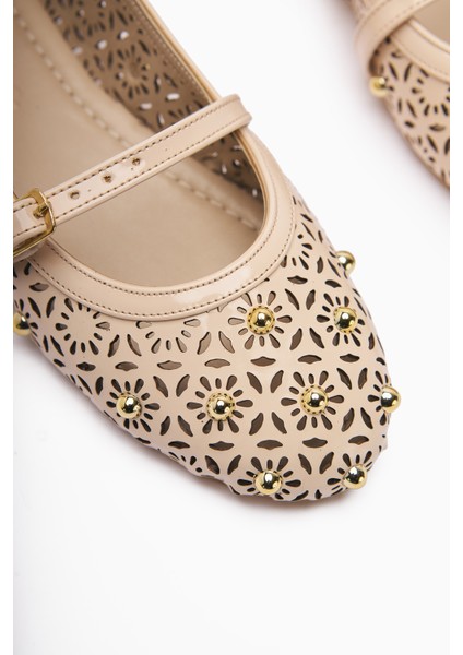Jara Krem Etnik Desenli Delikli Kadın Babet Ayakkabı fırsatları