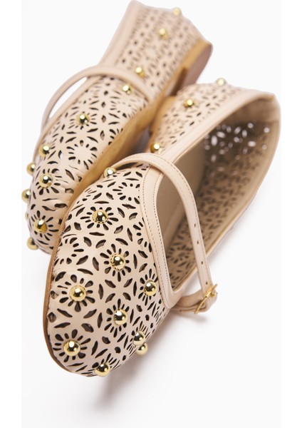 Jara Krem Etnik Desenli Delikli Kadın Babet Ayakkabı indirimleri