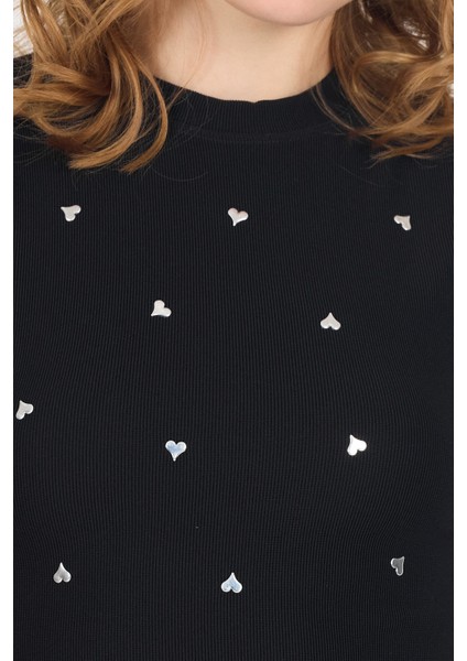 Siyah Gümüş Kalp Detaylı Crop Tişört 2499 fırsatları