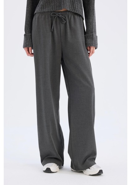 Afra x Defacto Coool Wide Leg Kumaş Pantolon Geniş Bol Paça Beli Lastikli Bağcıklı Cepli C1428AX25SP indirimleri