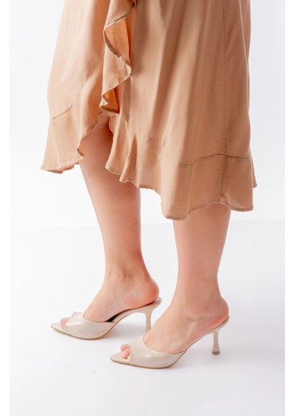 716 Bej Rugan Sivri Burunlu Topuklu Kadın Terlik