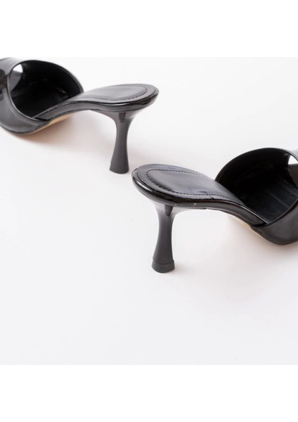 716 Siyah Rugan Sivri Burunlu Topuklu Kadın Terlik indirimleri