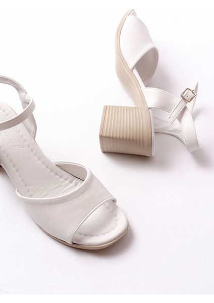 K-13 Beyaz Günlük Topuklu Kadın Sandalet fırsatları
