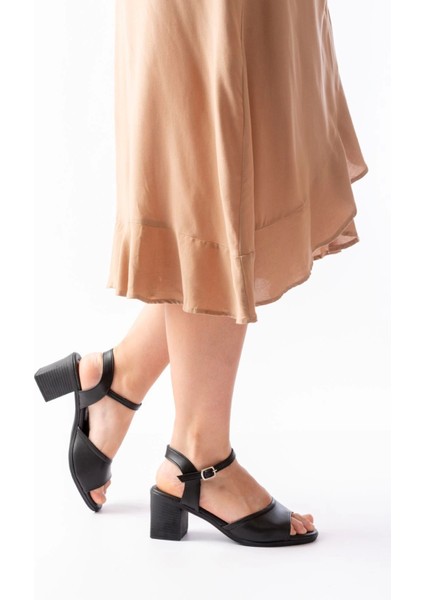 K-13 Siyah Günlük Topuklu Kadın Sandalet